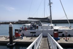 Yachtueberfuehrung_Katamaran-scaled