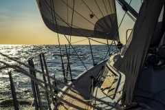 dehlerpic16_undersails