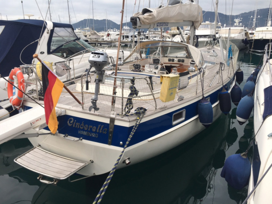 Hallberg-Rassy 54 in La Spezia Yachtueberfuehrung_mittelmeer